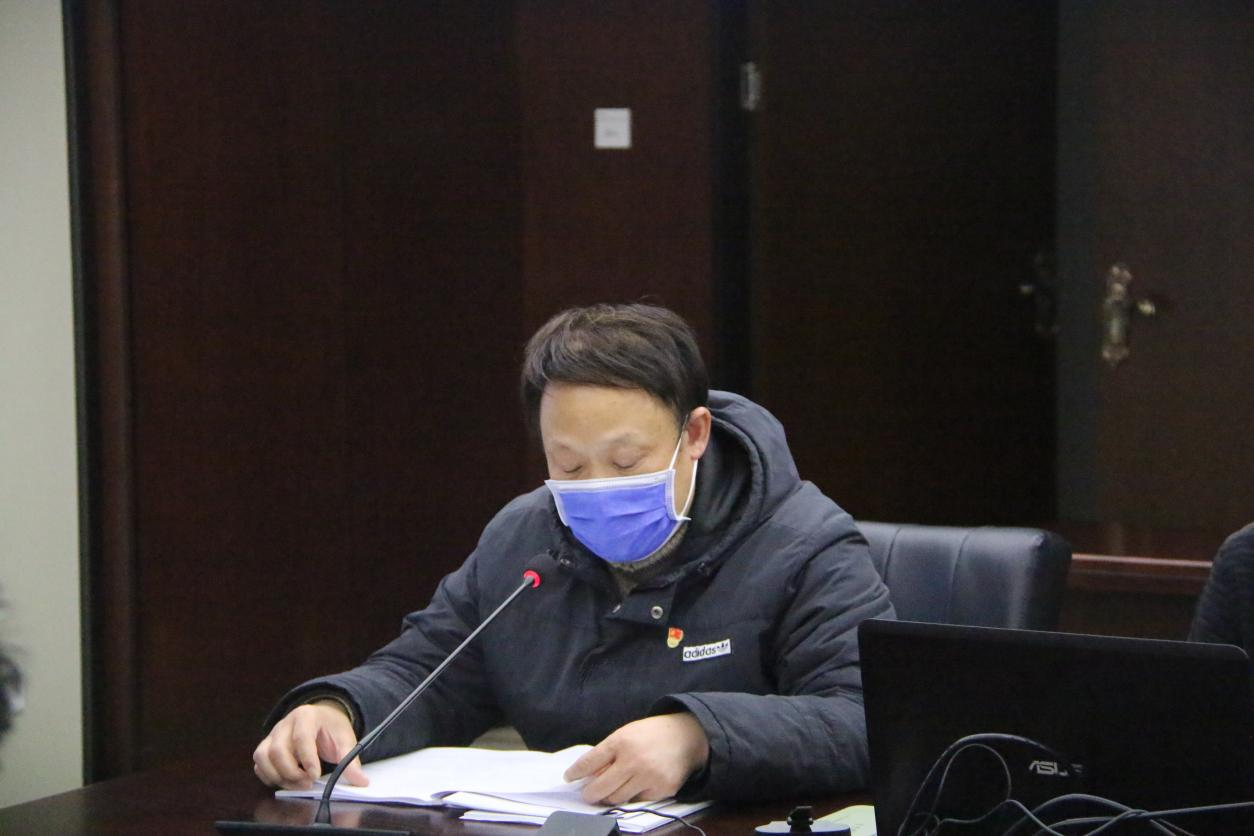 熊峰做總結發言.jpg 熊峰做總結發言.jpg
