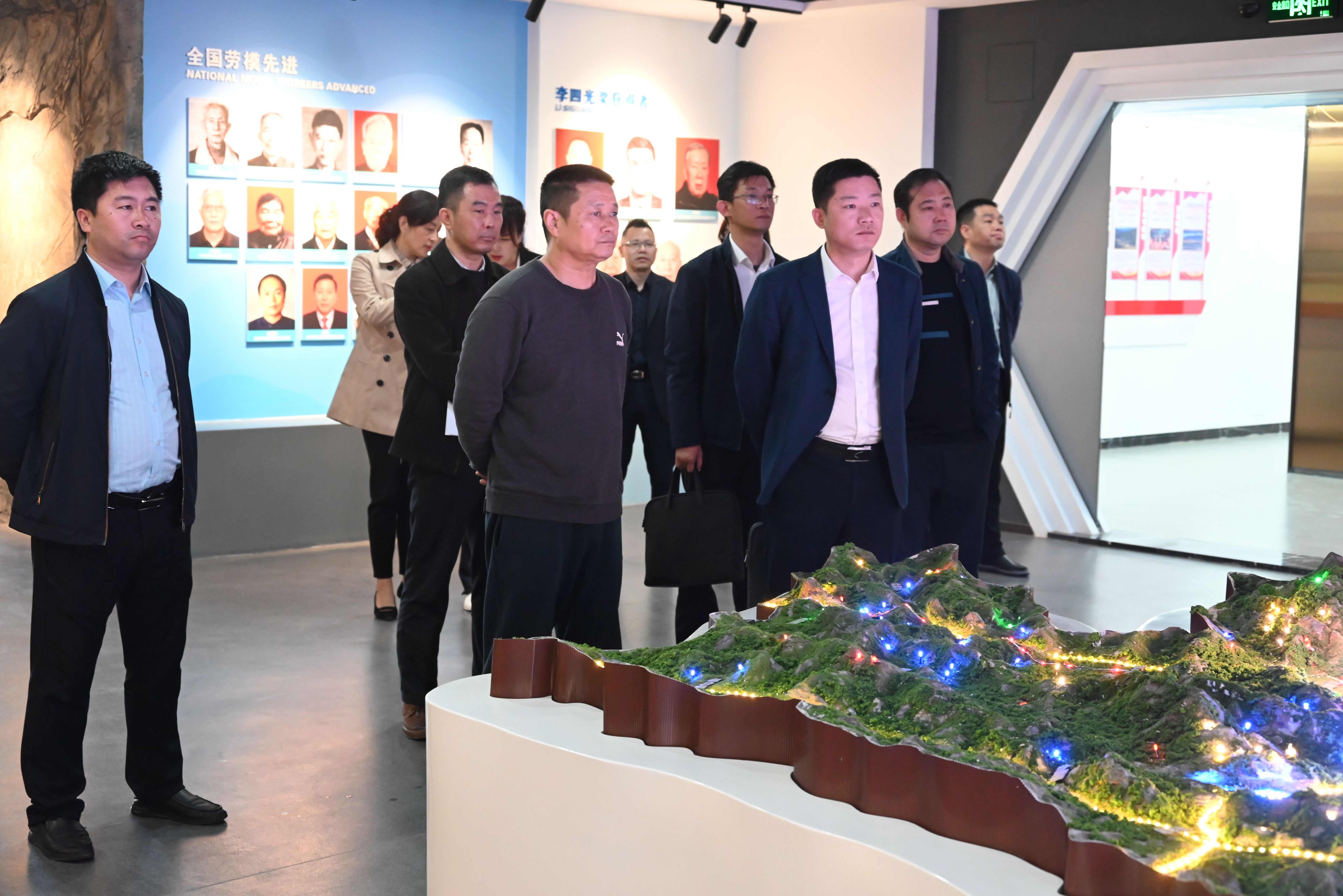 參觀局工程建設陳列館(1).jpg 參觀局工程建設陳列館(1).jpg