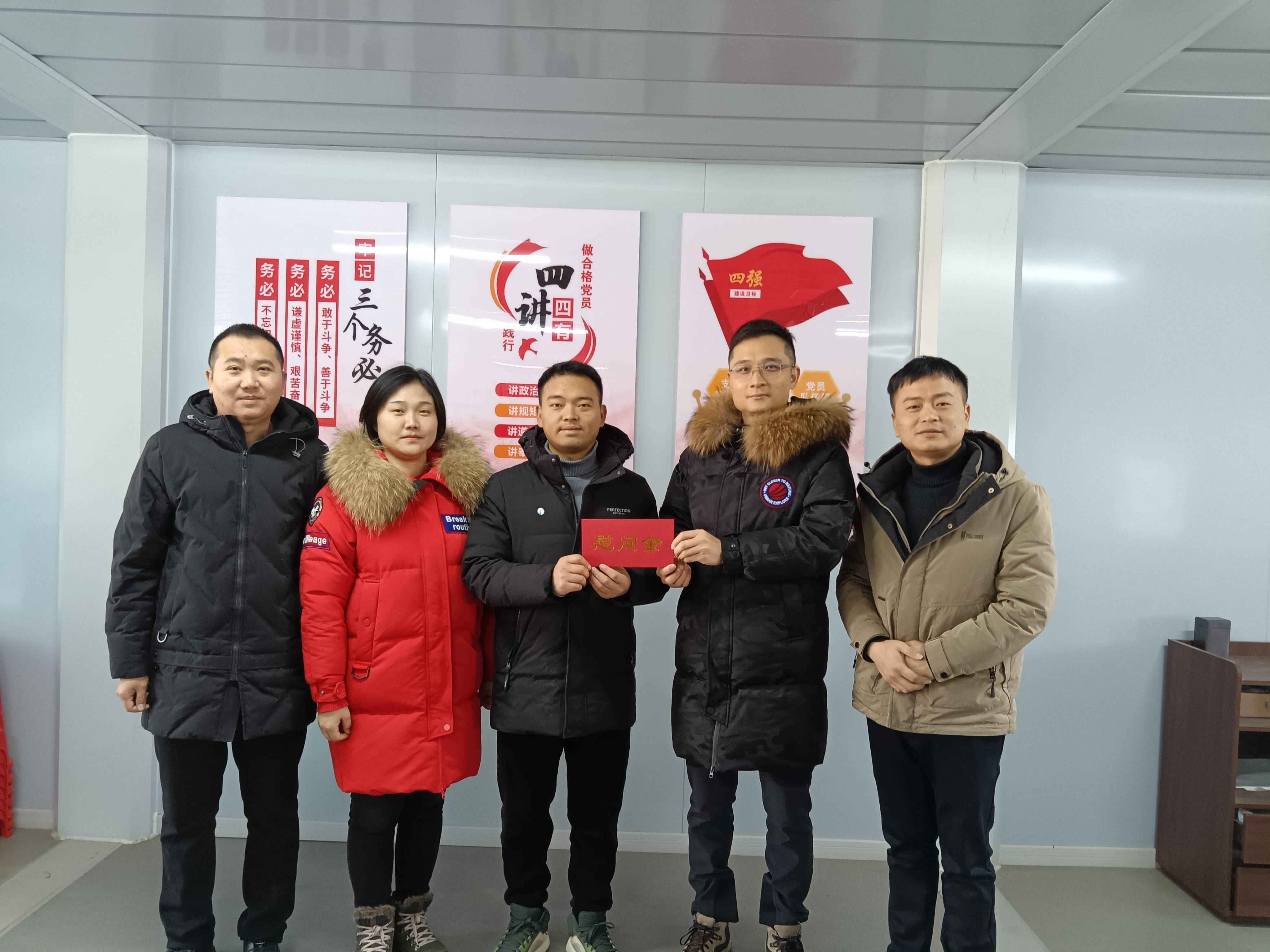 龔俊寧、盧川慰問贛地佳苑項�?1).jpg 龔俊寧、盧川慰問贛地佳苑項�?1).jpg